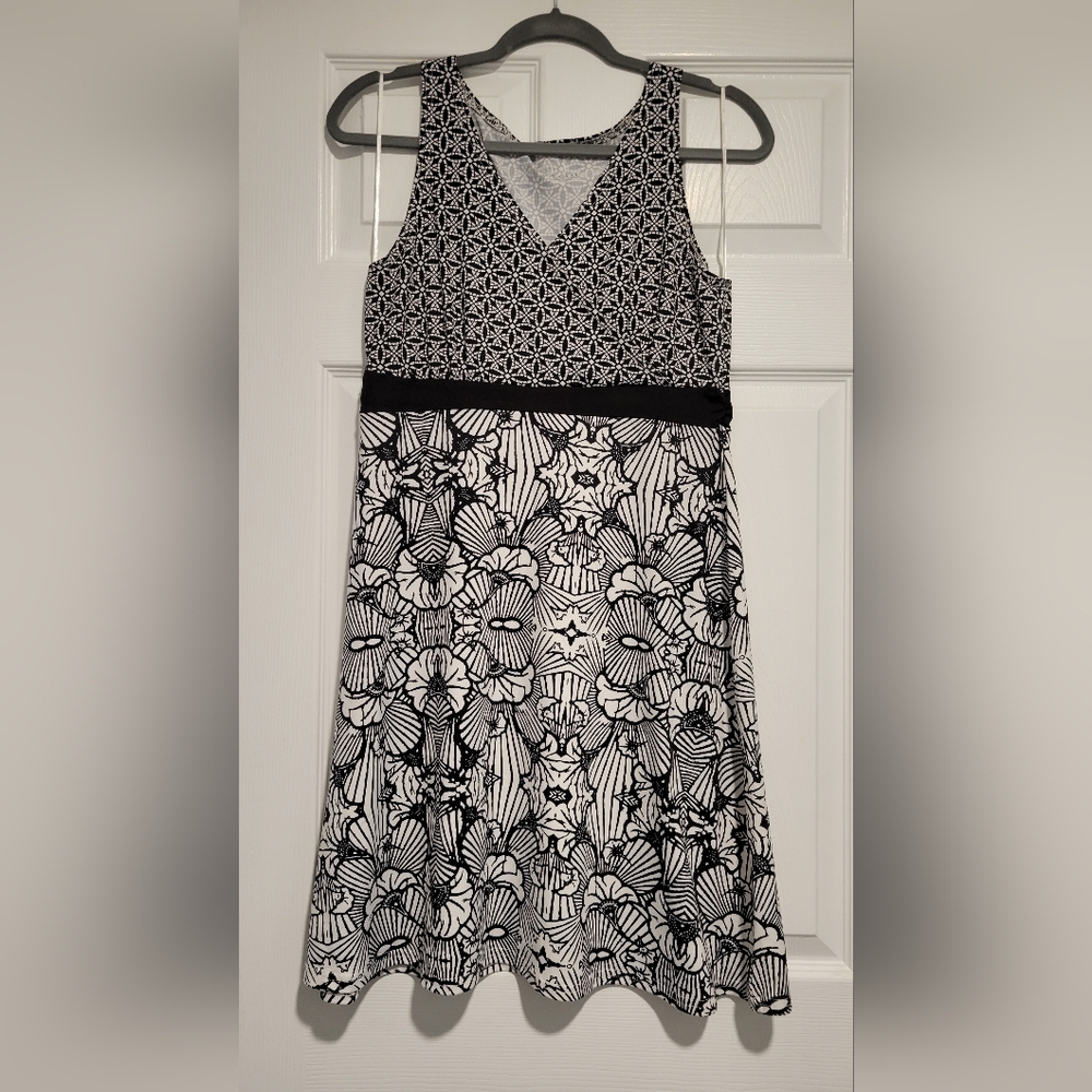 Black & White Sleeveless Lola Dress- Size M - Picture 1 of 9
